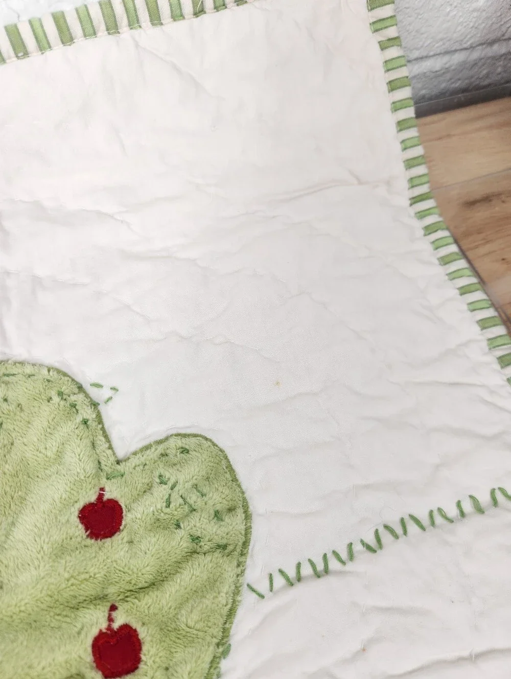 Pottery Barn Kids Farmyard Friends Crib/ Toddler Quilt 50x36 NOS Animals *Flaw*